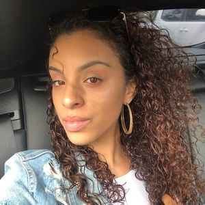 Meet your Posher, Iris